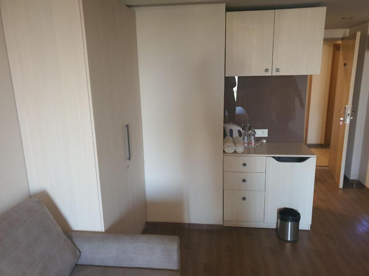 Weekend Address Managed By P.C Homes Σουράτ Εξωτερικό φωτογραφία
